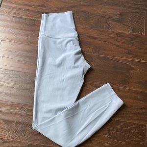 Lululemon aligns 25”